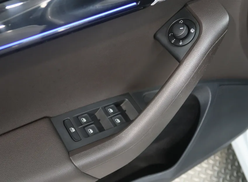 Škoda Octavia LAURIN&KLEMENT 2.0TDI 135KW 4x4 DSG CANTON TAŽNÝ