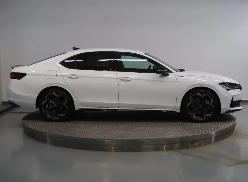 Škoda Superb SPORTLINE 2.0TDI 142KW TAŽNÉ WEBASTO