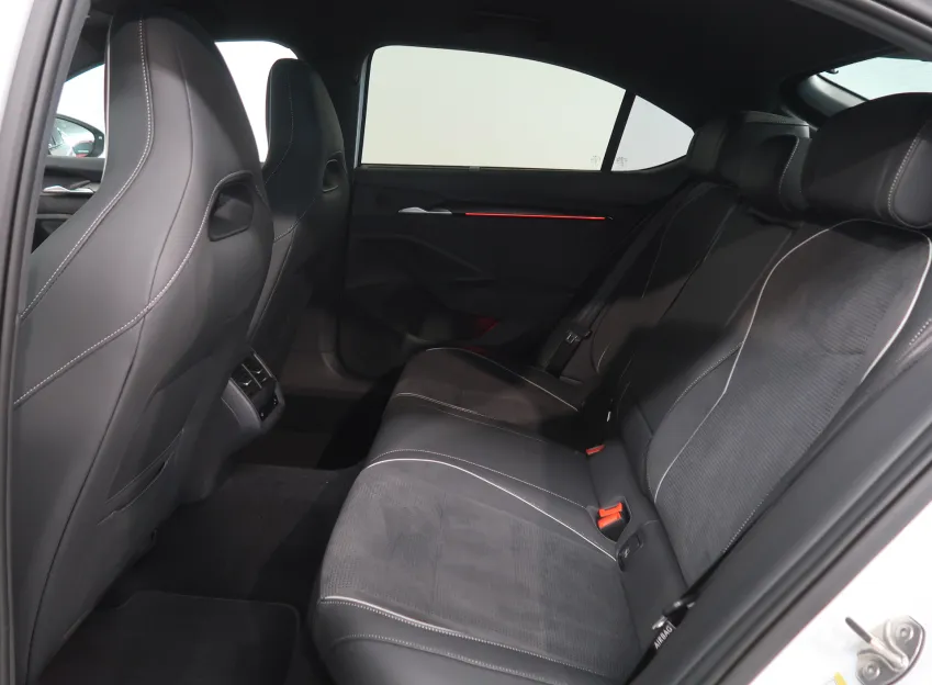 Škoda Superb SPORTLINE 2.0TDI 142KW TAŽNÉ WEBASTO