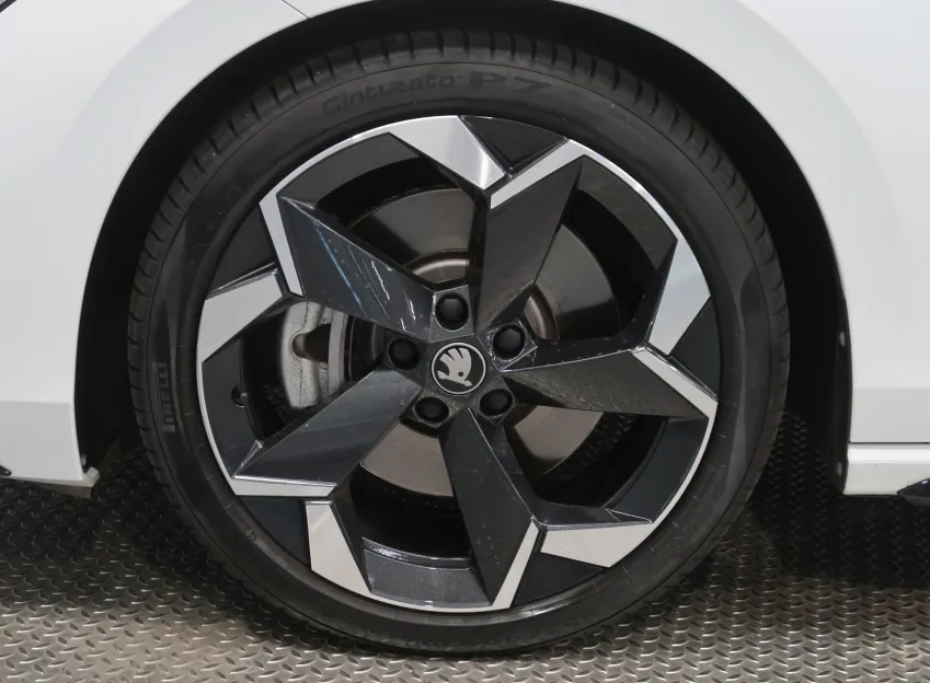 Škoda Superb SPORTLINE 2.0TDI 142KW TAŽNÉ WEBASTO