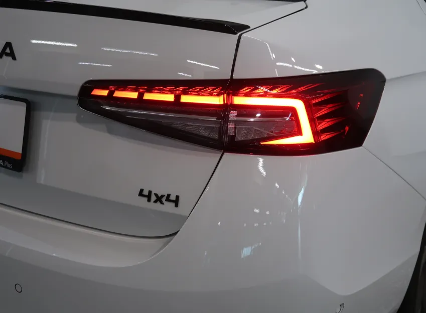 Škoda Superb SPORTLINE 2.0TDI 142KW TAŽNÉ WEBASTO