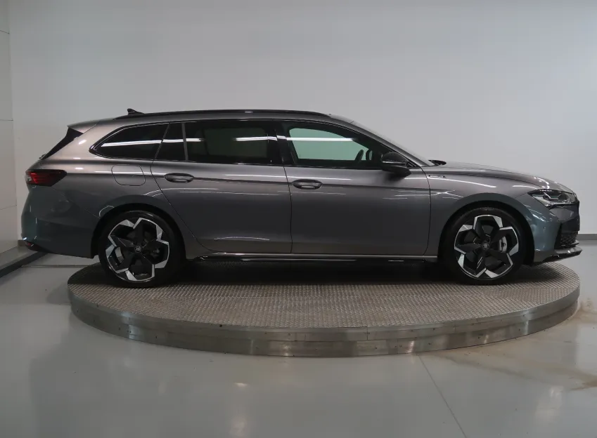 Škoda Superb SPORTLINE 2.0TDI 142KW 4x4 DSG WEBASTO PANORAMA CA