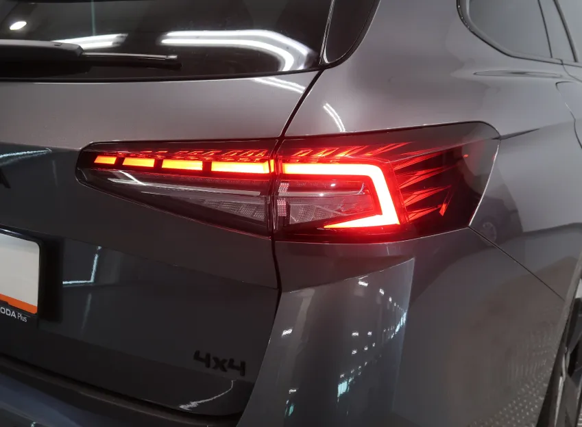 Škoda Superb SPORTLINE 2.0TDI 142KW 4x4 DSG WEBASTO PANORAMA CA