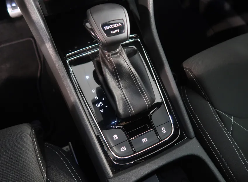 Škoda Karoq SPORTLINE 2.0TDI 110KW 4x4 DSG TAŽNÉ CANTON