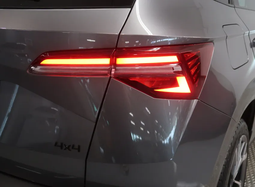 Škoda Karoq SPORTLINE 2.0TDI 110KW 4x4 DSG WEBASTO CANON PANOR