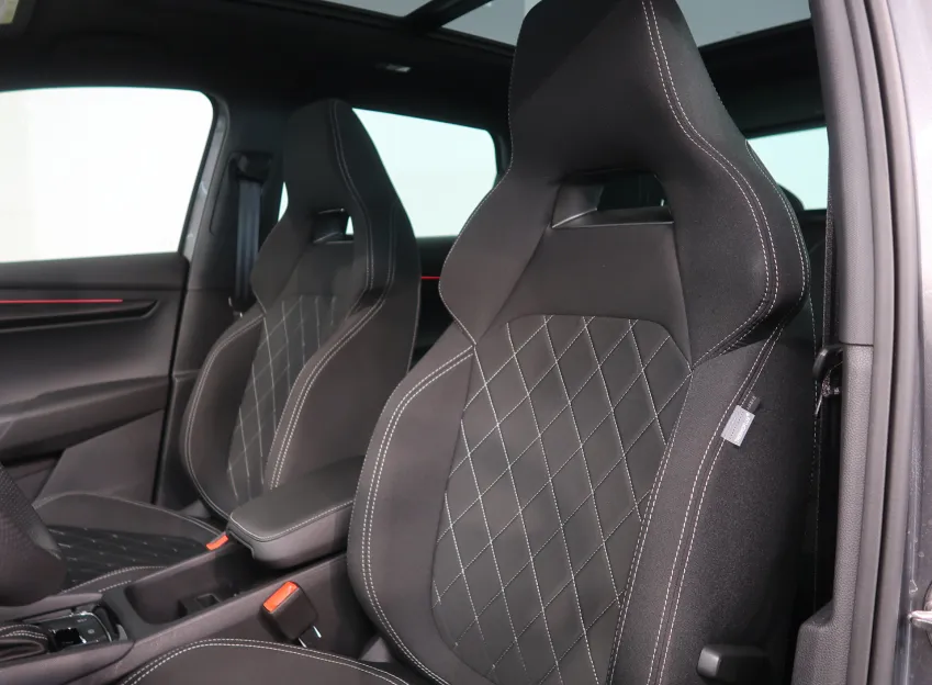 Škoda Karoq SPORTLINE 2.0TDI 110KW 4x4 DSG WEBASTO CANON PANOR