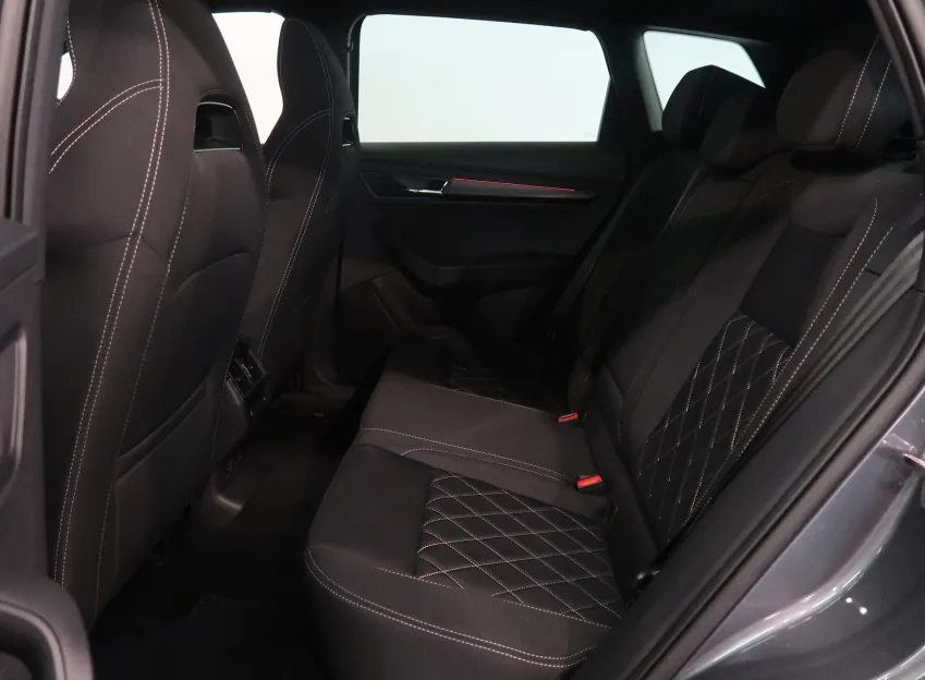 Škoda Karoq SPORTLINE 2.0TDI 110KW 4x4 DSG WEBASTO CANON PANOR