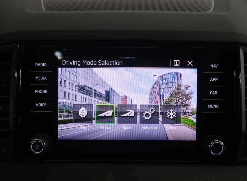 Škoda Karoq SPORTLINE 2.0TDI 110KW 4x4 DSG WEBASTO CANON PANOR