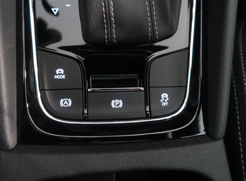 Škoda Karoq SPORTLINE 2.0TDI 110KW 4x4 DSG WEBASTO CANON PANOR