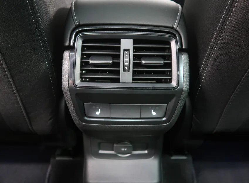 Škoda Karoq SPORTLINE 2.0TDI 110KW 4x4 DSG WEBASTO CANON PANOR