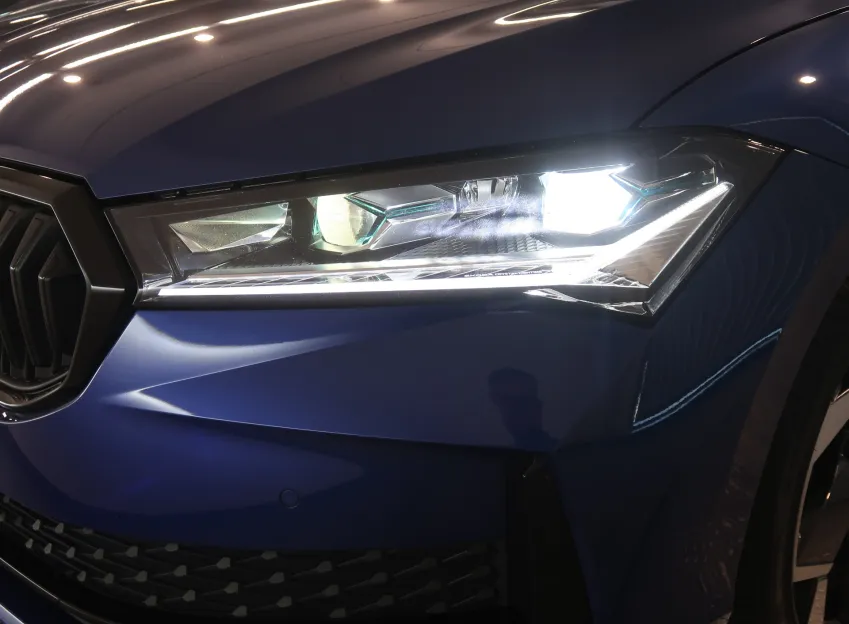 Škoda Superb SPORTLINE 2.0TDI 142KW 4x4 DSG WEBASTO TAŽNÉ CANTO