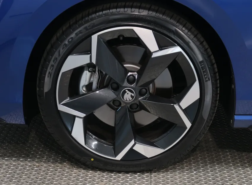 Škoda Superb SPORTLINE 2.0TDI 142KW 4x4 DSG WEBASTO TAŽNÉ CANTO