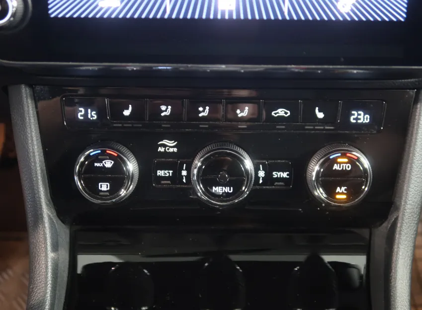 Škoda Superb STYLE 2.0TDI 140KW DSG CANTON XENONY