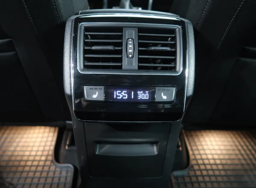 Škoda Superb STYLE 2.0TDI 140KW DSG CANTON XENONY