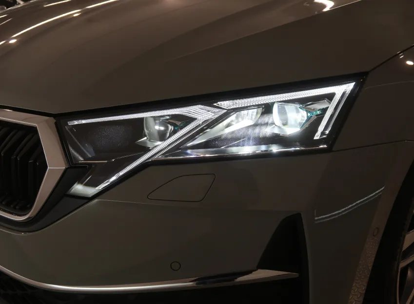 Škoda Octavia EXCLUSIVE 2.0TDI 110KW DSG PANORAMA CANTON