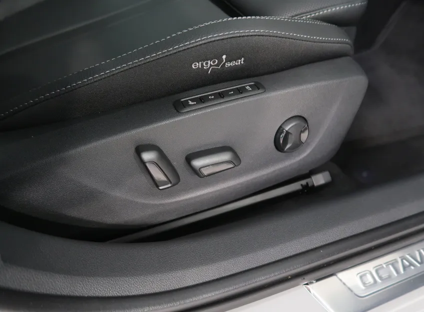 Škoda Octavia EXCLUSIVE 2.0TDI 110KW DSG PANORAMA CANTON