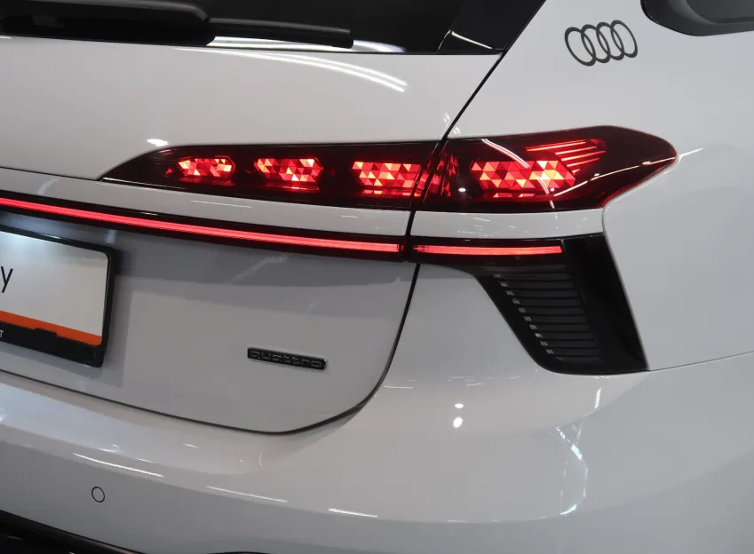 Audi A6 AVANT S-LINE 3.0TFSI 270KW 4x4 TAŽNÉ BANG&OLUFSEN