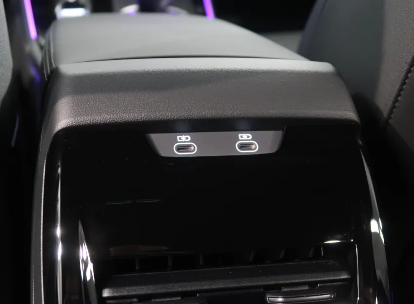 Audi A6 AVANT S-LINE 3.0TFSI 270KW 4x4 TAŽNÉ BANG&OLUFSEN