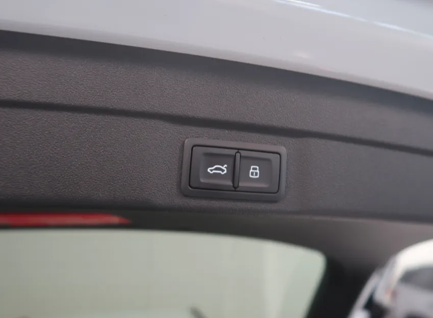 Audi A6 AVANT S-LINE 3.0TFSI 270KW 4x4 TAŽNÉ BANG&OLUFSEN