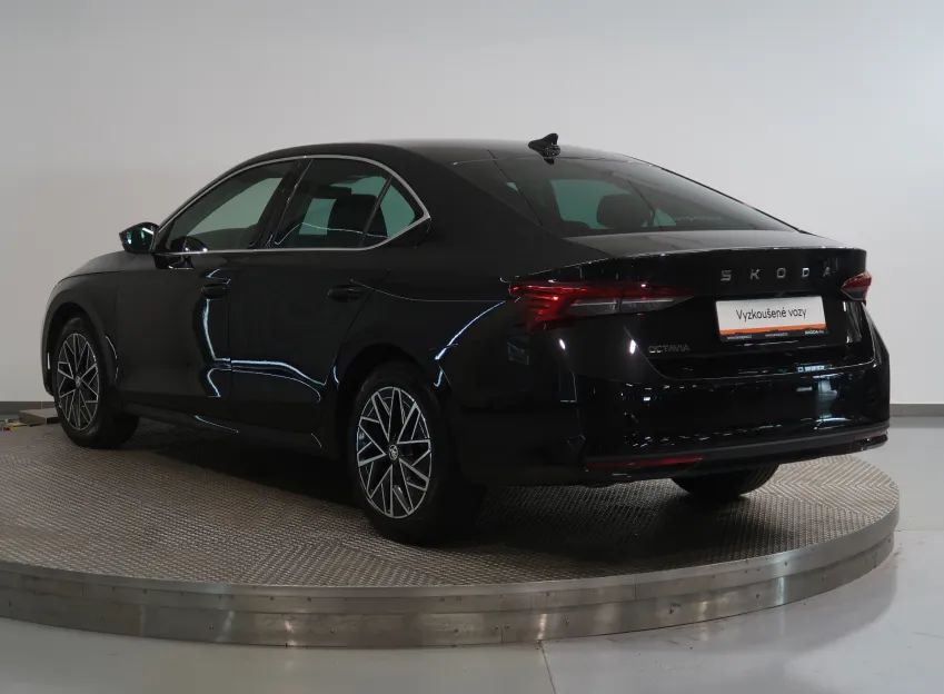 Škoda Octavia TOP SELECTION 1.5TSI 110KW NAVI LED MATRIX