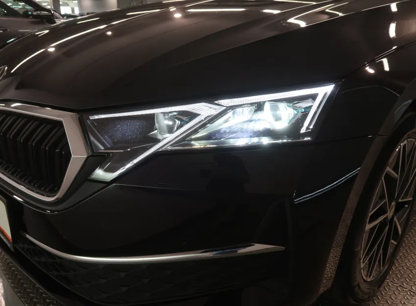 Škoda Octavia TOP SELECTION 1.5TSI 110KW NAVI LED MATRIX