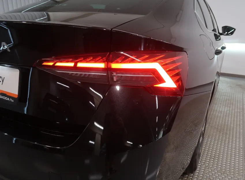 Škoda Octavia TOP SELECTION 1.5TSI 110KW NAVI LED MATRIX