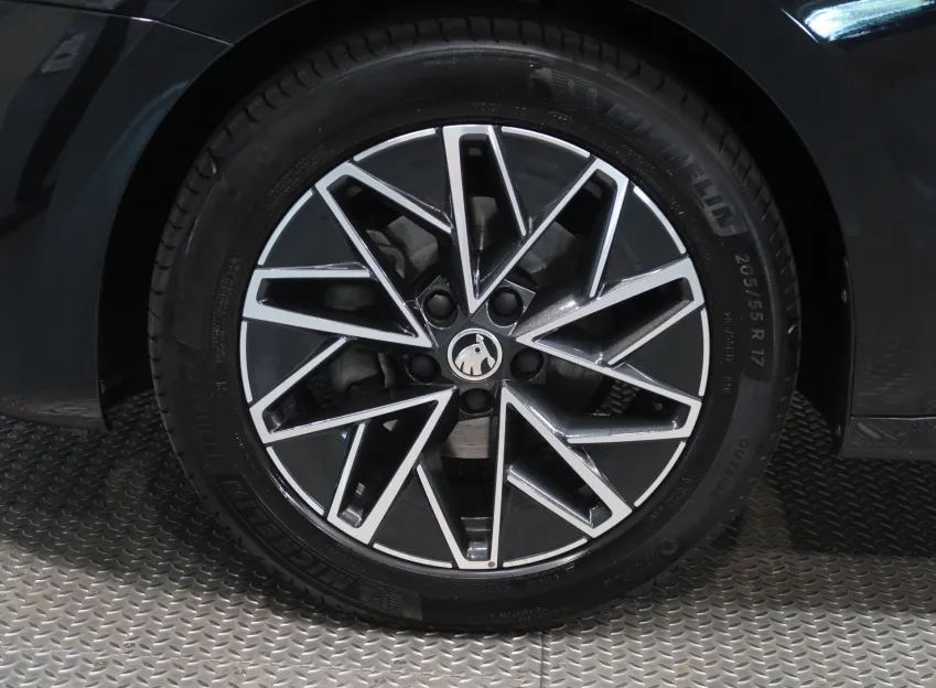 Škoda Octavia TOP SELECTION 1.5TSI 110KW NAVI LED MATRIX