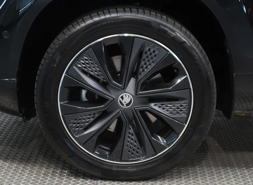 Škoda Karoq SPORTLINE 1.5TSI 110KW DSG TAŽNÉ CANTON NAVI LED M