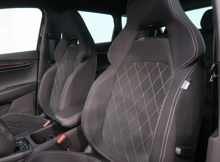 Škoda Karoq SPORTLINE 1.5TSI 110KW DSG TAŽNÉ CANTON NAVI LED M