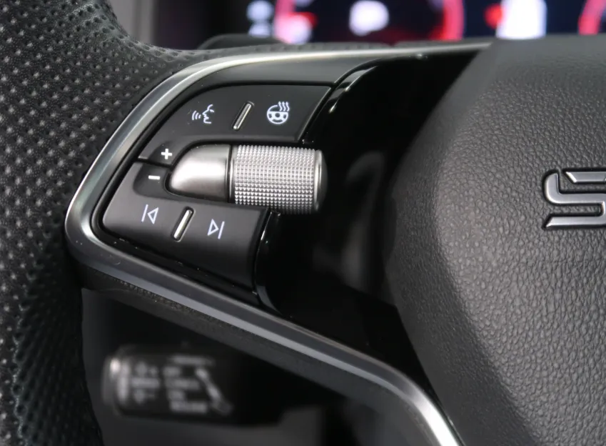 Škoda Karoq SPORTLINE 1.5TSI 110KW DSG TAŽNÉ CANTON NAVI LED M