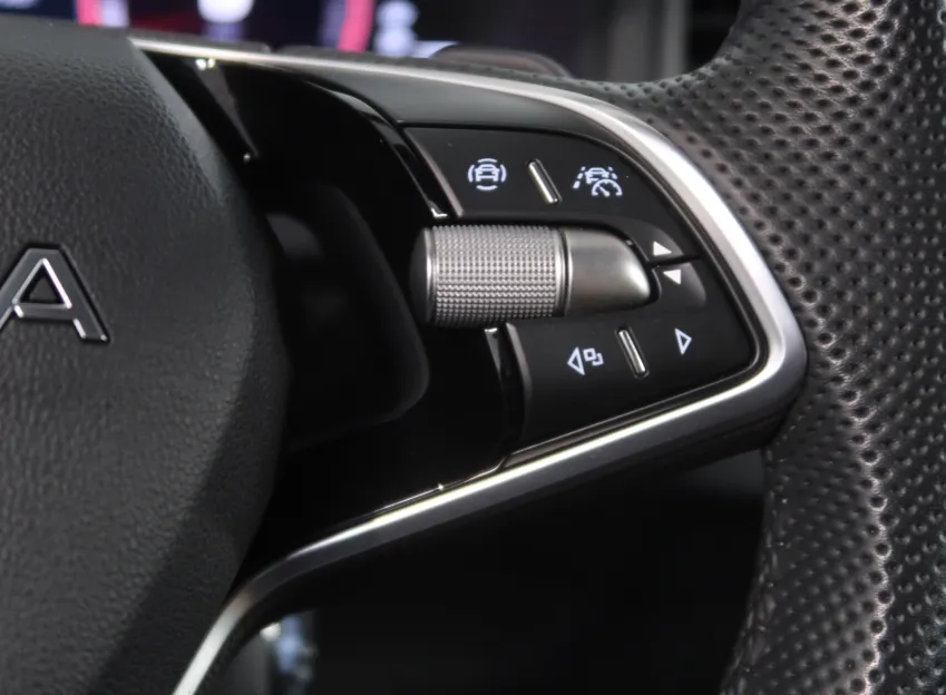 Škoda Karoq SPORTLINE 1.5TSI 110KW DSG TAŽNÉ CANTON NAVI LED M