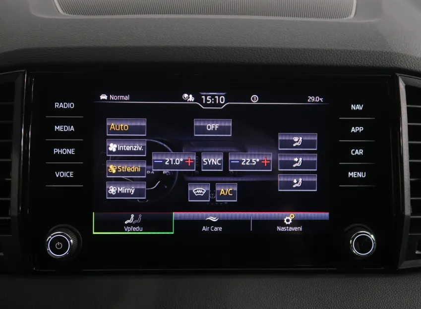 Škoda Karoq SPORTLINE 1.5TSI 110KW DSG TAŽNÉ CANTON NAVI LED M