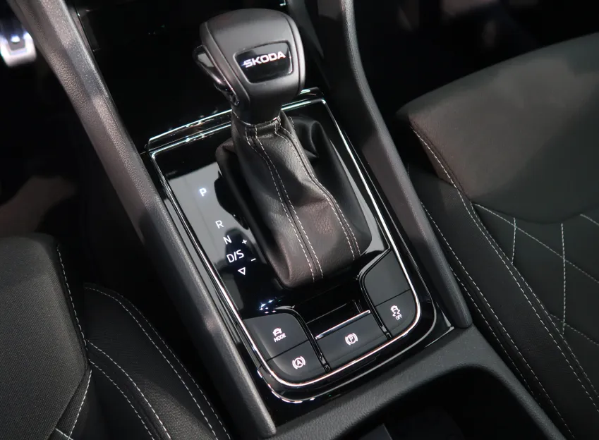 Škoda Karoq SPORTLINE 1.5TSI 110KW DSG TAŽNÉ CANTON NAVI LED M