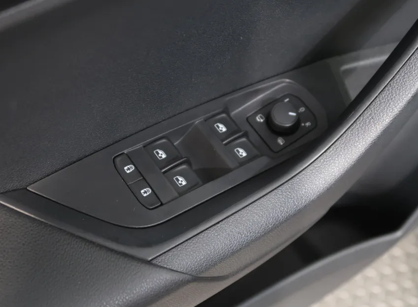 Škoda Karoq SPORTLINE 1.5TSI 110KW DSG TAŽNÉ CANTON NAVI LED M