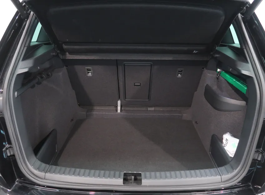 Škoda Karoq SPORTLINE 1.5TSI 110KW DSG TAŽNÉ CANTON NAVI LED M