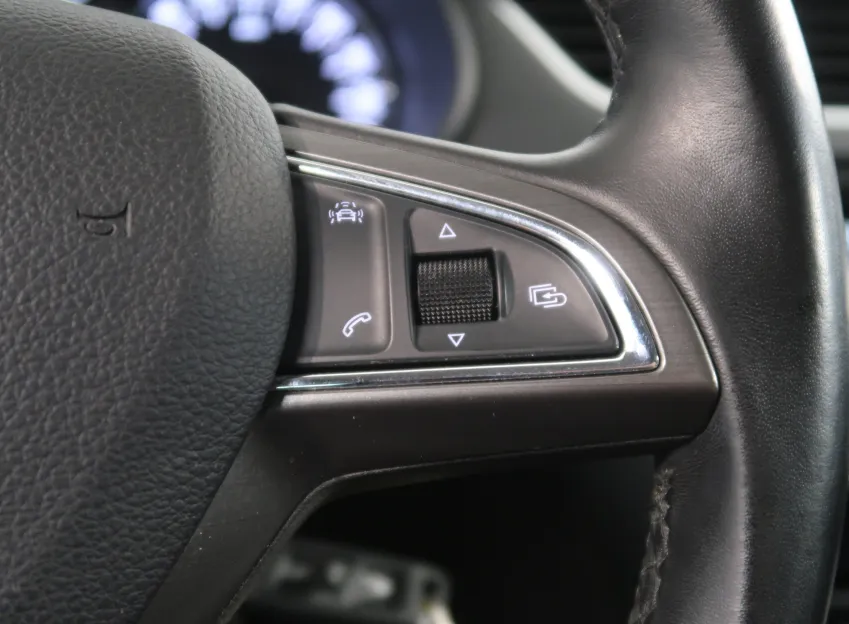 Škoda Octavia JOY 2.0TDI 110kW 4X4 TAŽNÉ XENON