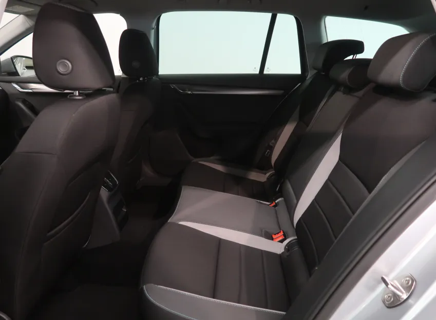 Škoda Octavia JOY 2.0TDI 110kW 4X4 TAŽNÉ XENON