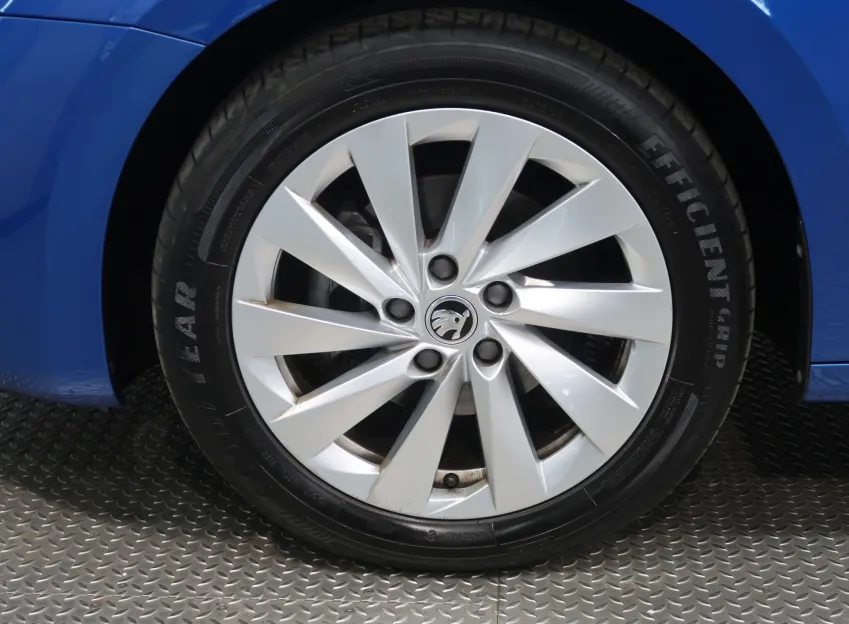 Škoda Octavia SELECTION 2.0TDI 85KW MATRIX