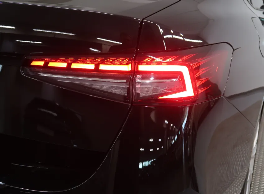 Škoda Superb SELECTION 2.0TDI 110KW LED LOUNGE