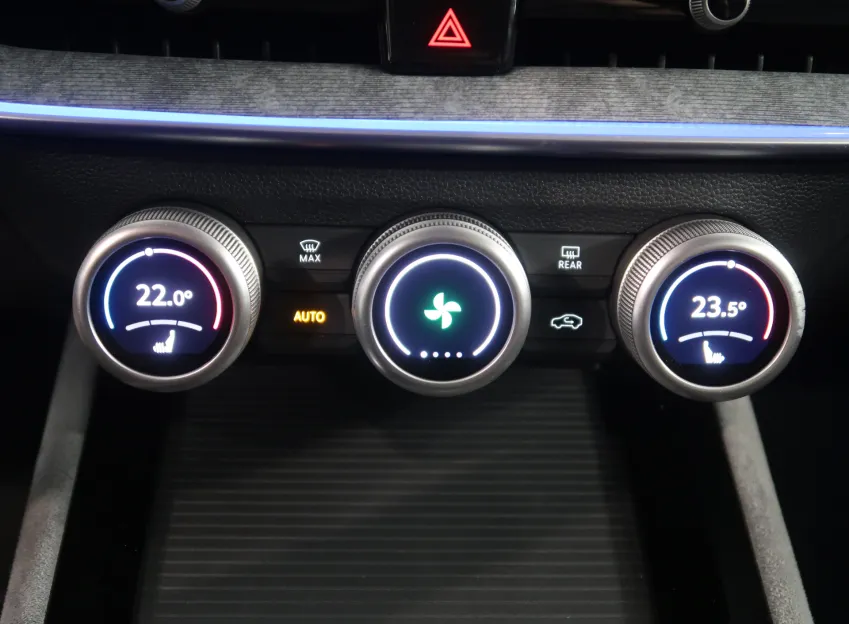 Škoda Superb SELECTION 2.0TDI 110KW LED LOUNGE