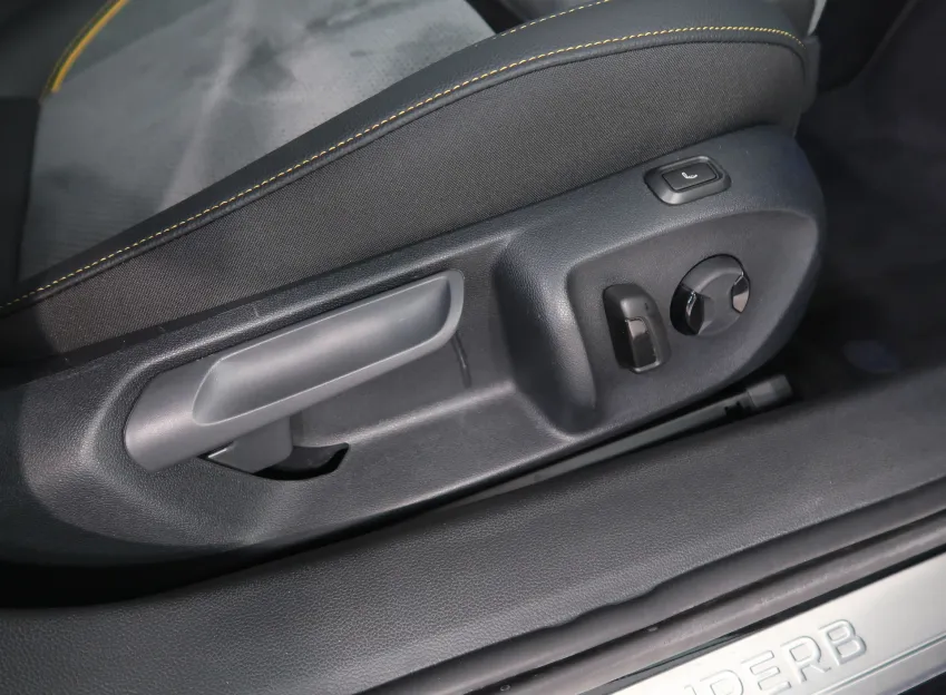 Škoda Superb SELECTION 2.0TDI 110KW LED LOUNGE