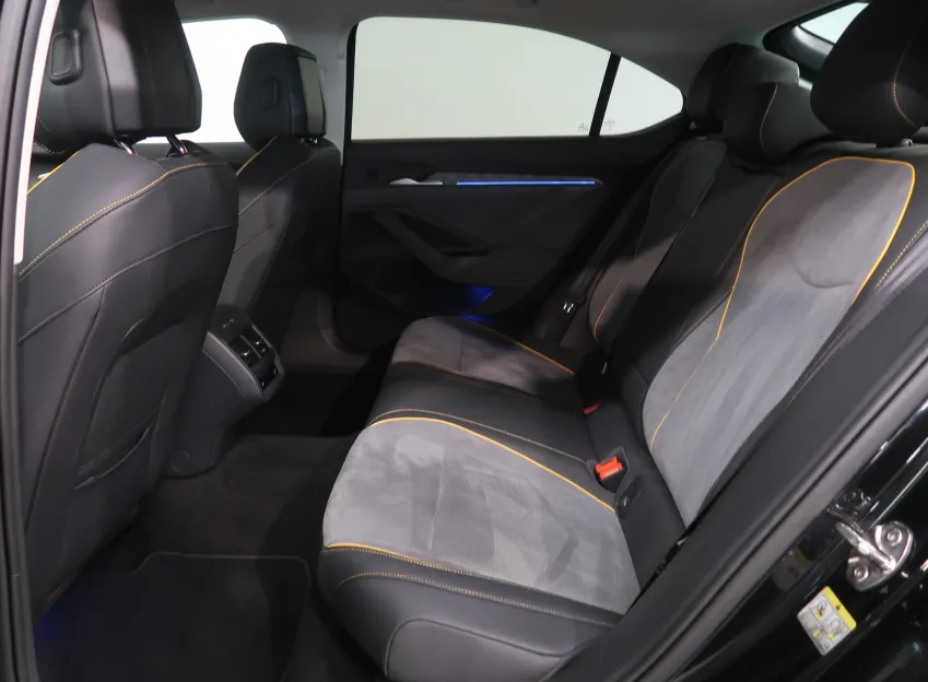 Škoda Superb SELECTION 2.0TDI 110KW LED LOUNGE