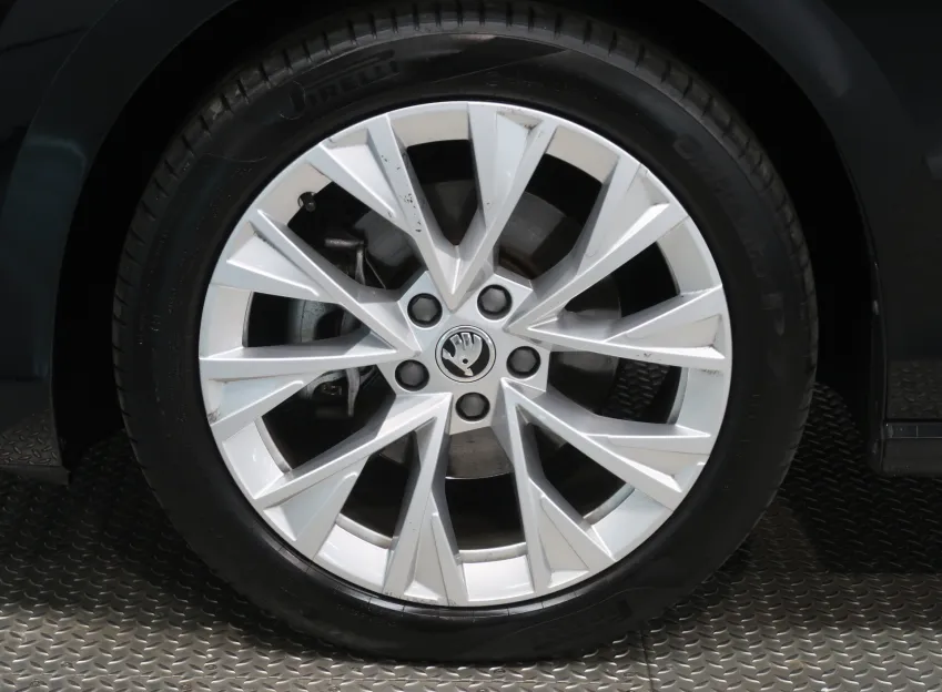Škoda Superb SELECTION 2.0TDI 110KW LED LOUNGE