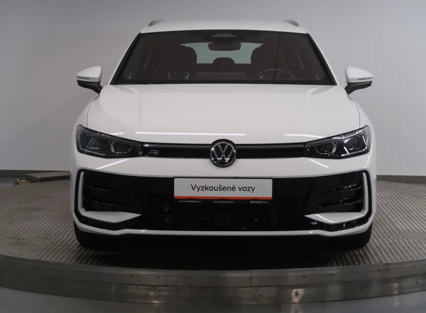 Volkswagen Passat R-LINE 1.5TSI 200KW eHYBRID WEBASTO TAŽNÉ