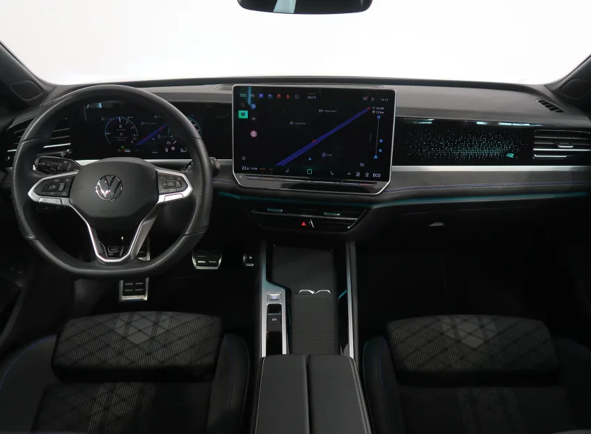 Volkswagen Passat R-LINE 1.5TSI 200KW eHYBRID WEBASTO TAŽNÉ