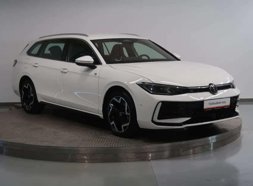 Volkswagen Passat R-LINE 1.5TSI 200KW eHYBRID WEBASTO TAŽNÉ