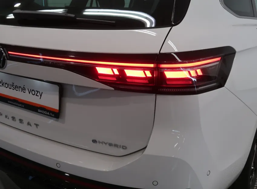 Volkswagen Passat R-LINE 1.5TSI 200KW eHYBRID WEBASTO TAŽNÉ