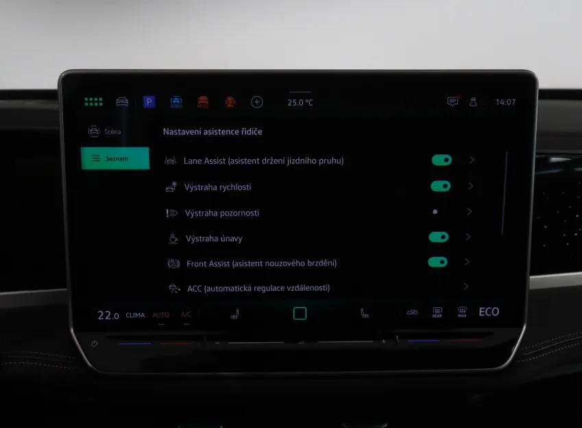 Volkswagen Passat R-LINE 1.5TSI 200KW eHYBRID WEBASTO TAŽNÉ