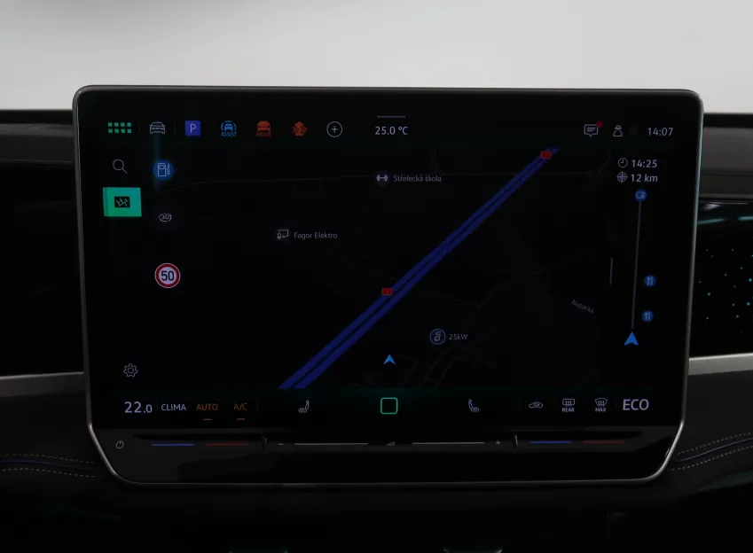 Volkswagen Passat R-LINE 1.5TSI 200KW eHYBRID WEBASTO TAŽNÉ