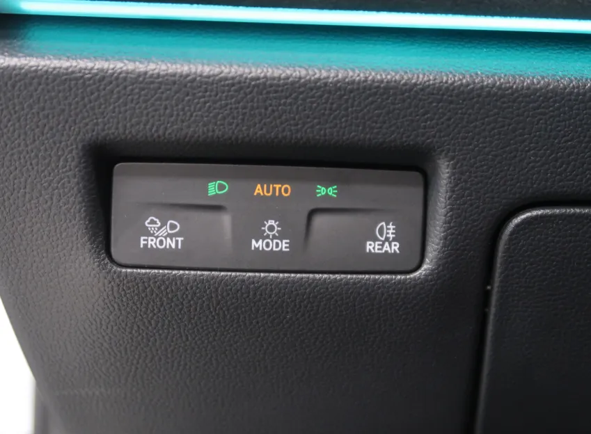Volkswagen Passat R-LINE 1.5TSI 200KW eHYBRID WEBASTO TAŽNÉ